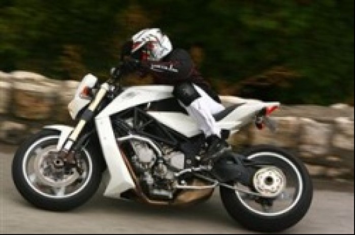 MV-Agusta-Brutale-Bestiale action