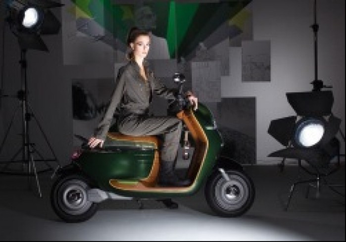 modelka studio MINI Scooter E Concept