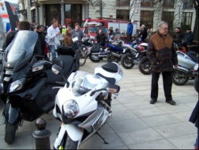 motocyklisci w holdzie Prezydentowi Kondukt Zalobny
