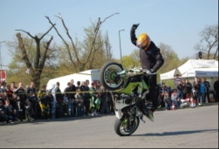 cyrkle pasio motocyklowa niedziela na BP w Poznaniu 2010