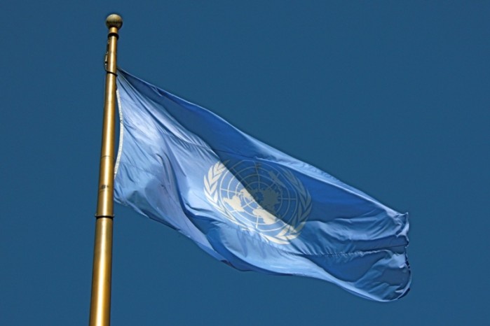 Flaga ONZ organizacja narodow zjednoczonych z