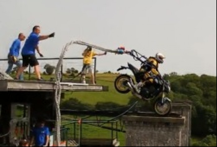 bungee motocykl