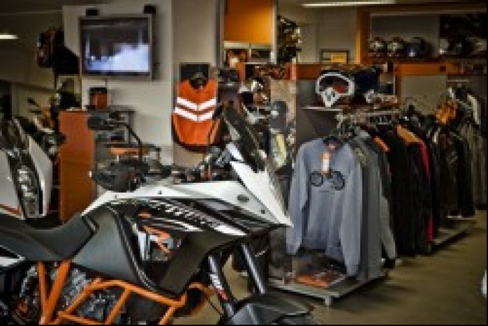 KTM 1190 Adventure R w salonie