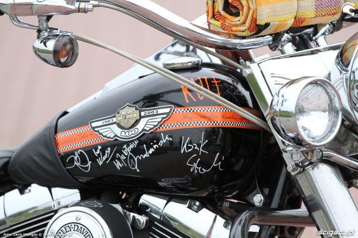 08 Harley Davidson zbiornik Kazik kult autografy