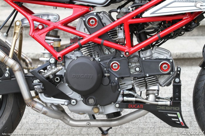 16 Ducati Monster 600 wersji custom silnik