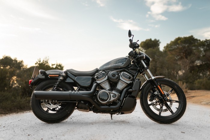 14 Harley Davidson Nightster 2022 black