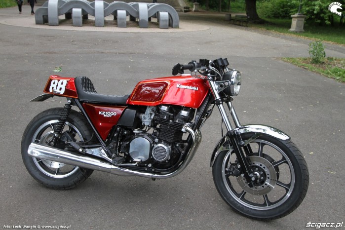 09 Kawasaki KZ 1000 ST prawy bok