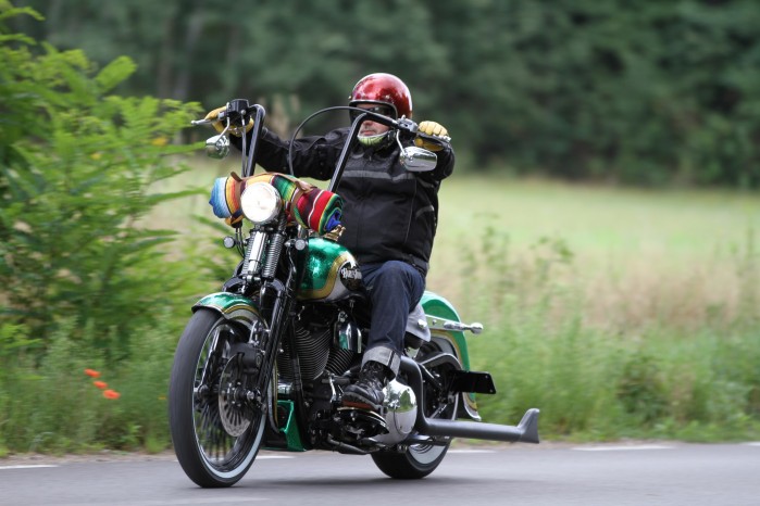 02 Harley Davidson Softail Springer custom na drodze