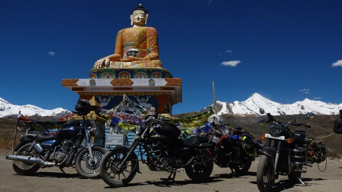 30 Motocykle w Himalajach Budda