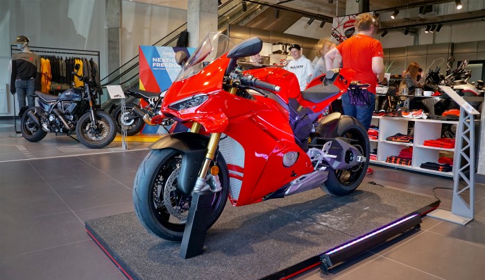 Ducati Panigale V4S 2025