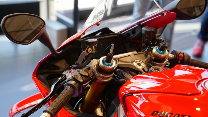 Ducati Panigale V4S model 2025 kierownica