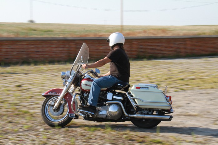 03 Harley Davidson FLH Shovelhead na ulicy