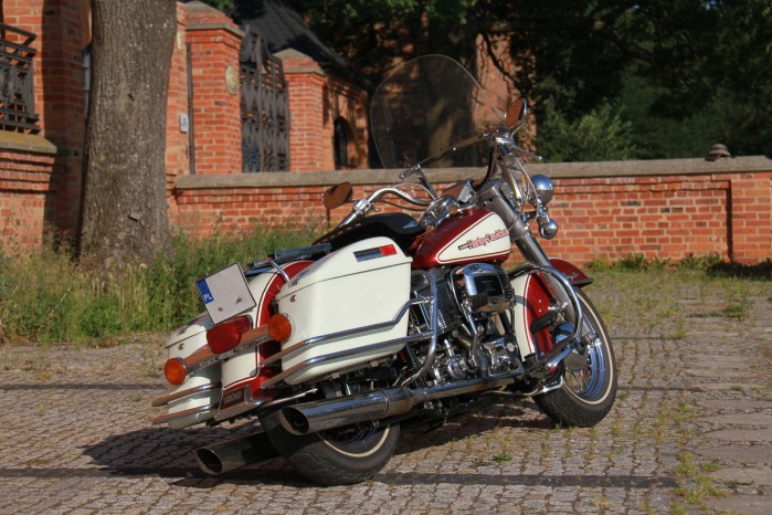 11 Harley Davidson FLH Shovelhead z tylu