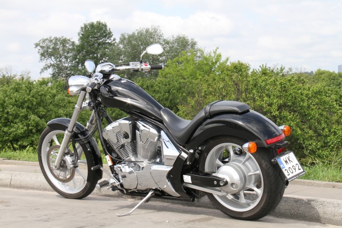 10 Honda Fury VT 1300 CX lewy bok