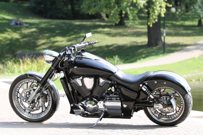08 Honda VTX 1800 custom lewy profil