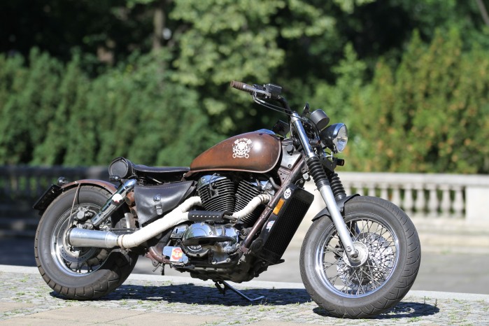 07 Honda VT 1100 Bobber z boku