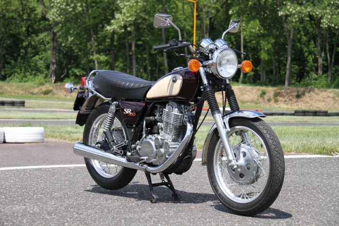 04 Yamaha SR 500 baza na oldschoolowy customizing