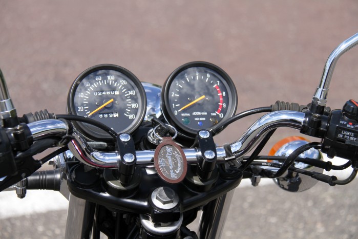 06 Yamaha SR 500 zegary