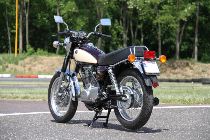 09 Yamaha SR 500 od tylu