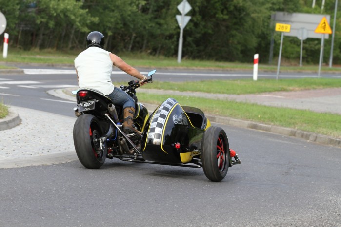 05 Buell 1125 CR z koszem bocznym Szajbas Garage podczas jazdy