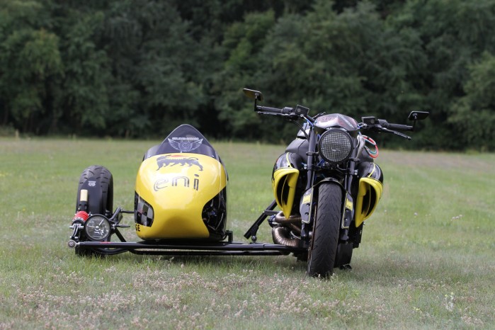 11 Buell 1125 CR z koszem bocznym Szajbas Garage z przodu