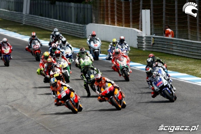 Poczatek wyscigu MotoGP 2012 Estoril