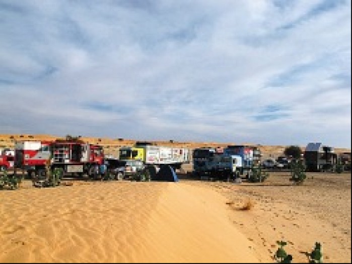 Oboz Rajdu Dakar na pustyni