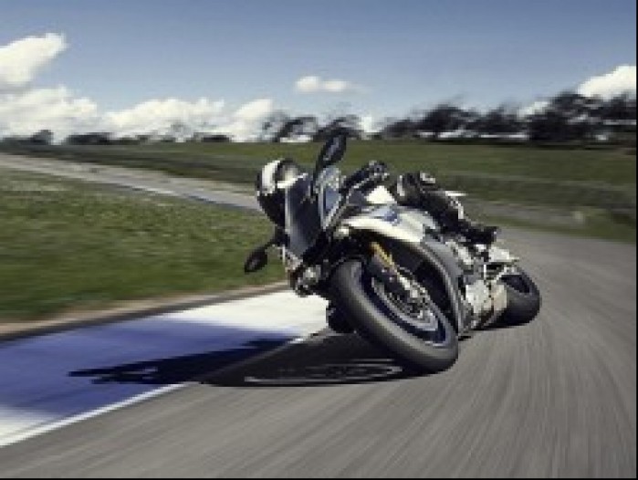 2015 Yamaha R1M on track