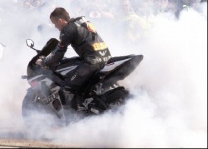 palenie gumy Otwarcie sezonu motocyklowego Bemowo 2010