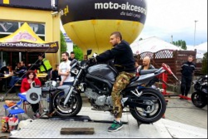 test motocykla na hamowni Niedziele Motocyklowe z Castrol