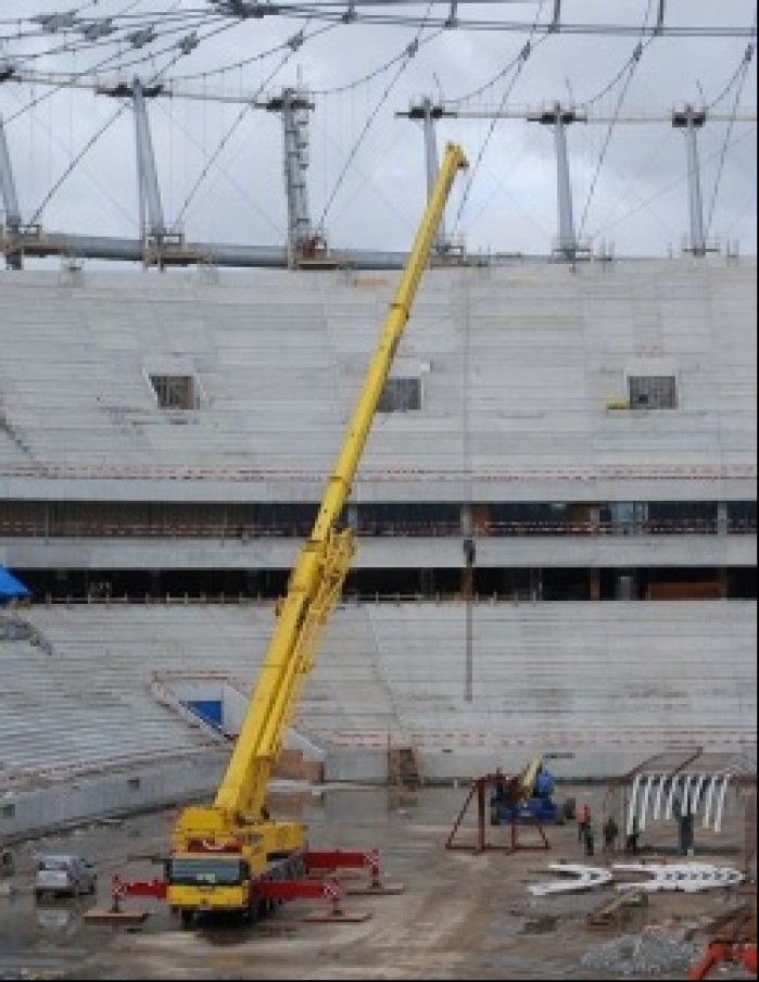 dzwig budowa stadion narodowy