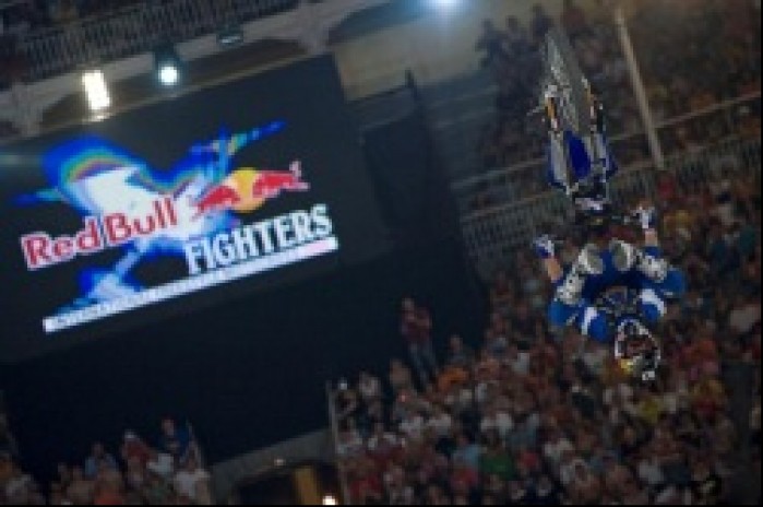 Backflip heelclicker Red Bull X-Fighters fot Lukas Nazdraczew Red Bull Photofiles
