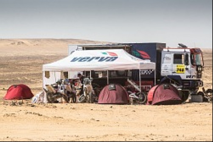 namiot na pustyni