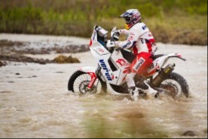 motocykl w wodzie