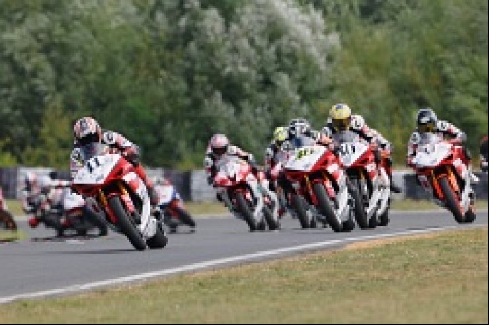 osmy wyscig klas R1 i R6