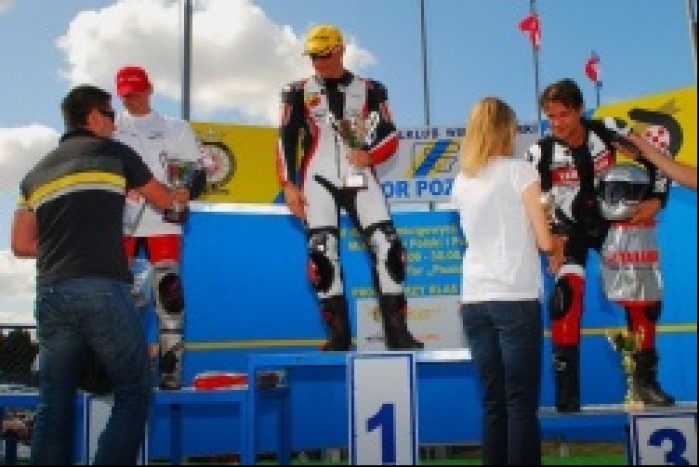 podium R1