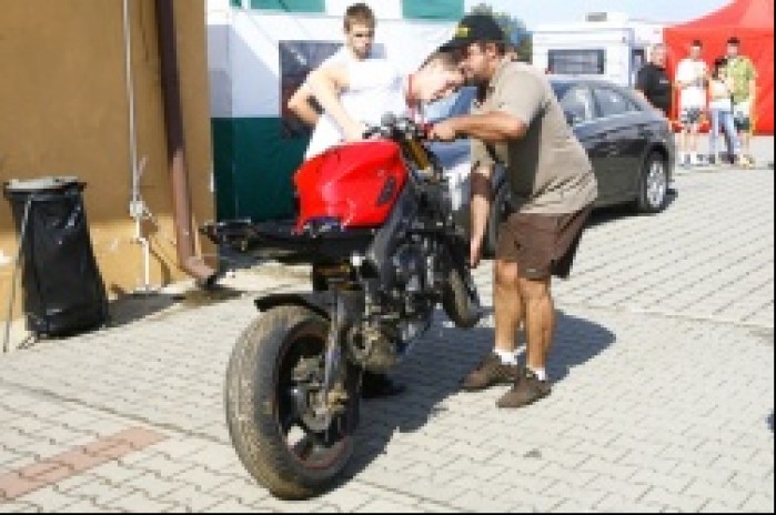 motocykl Mateusz Stoklosa Superstock600 IVrunda