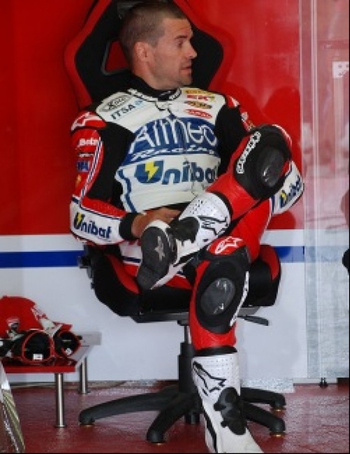 Carlos Checa boksy Brno