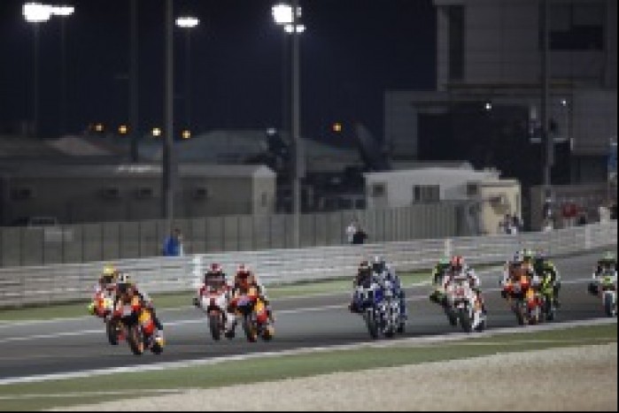 MotoGP Katar 2011 start wyscigu