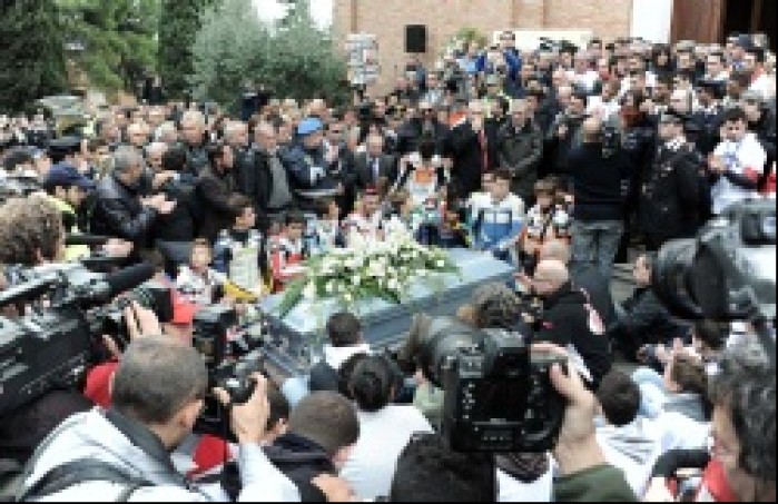 Pogrzeb Marco Simoncelliego - foto motogp com
