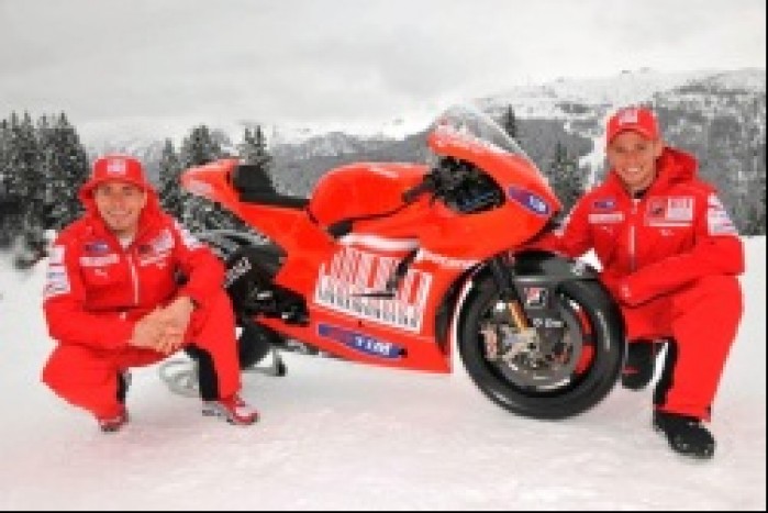 Stoner Hayden Ducati Descmoscedi GP10 na lodzie
