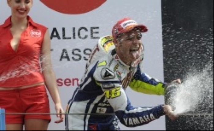 Valentino Rossi i szampanska zabawa