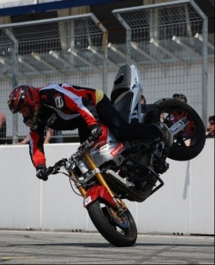 Stunt Stoppie Stunter13