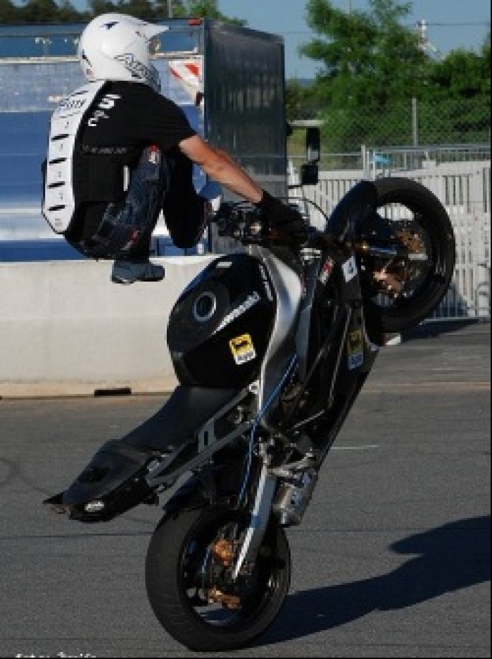 Akrobacje na motocyklu Lukasz FRS