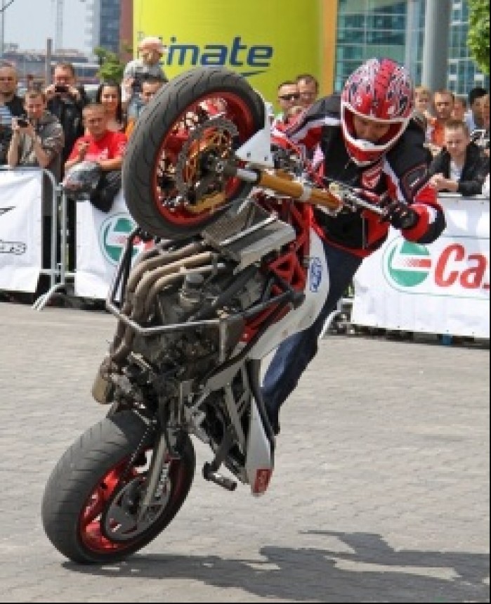 Motocyklowa Niedziela BP pokaz stuntu S13