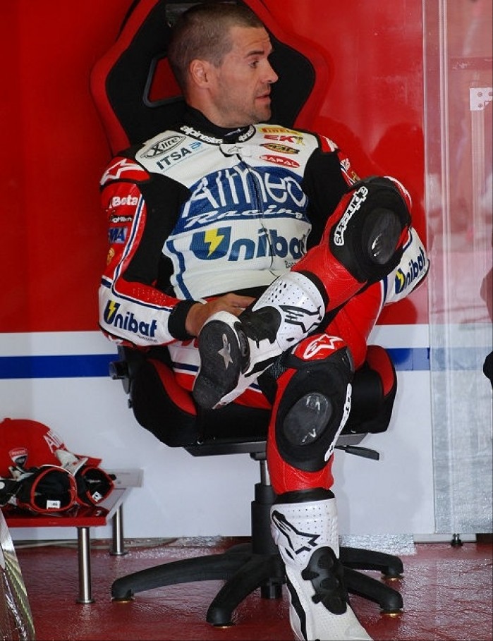 Carlos Checa boksy Brno