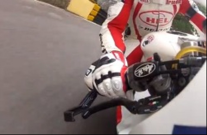 Macau GP na kolano