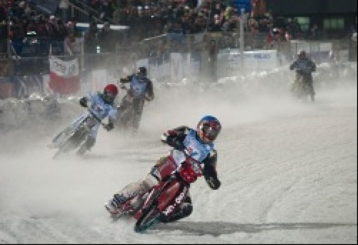 czeski zawodnik na lodzie ice racing 2011