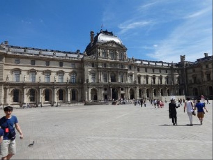 8 Palac krolewski Louvre