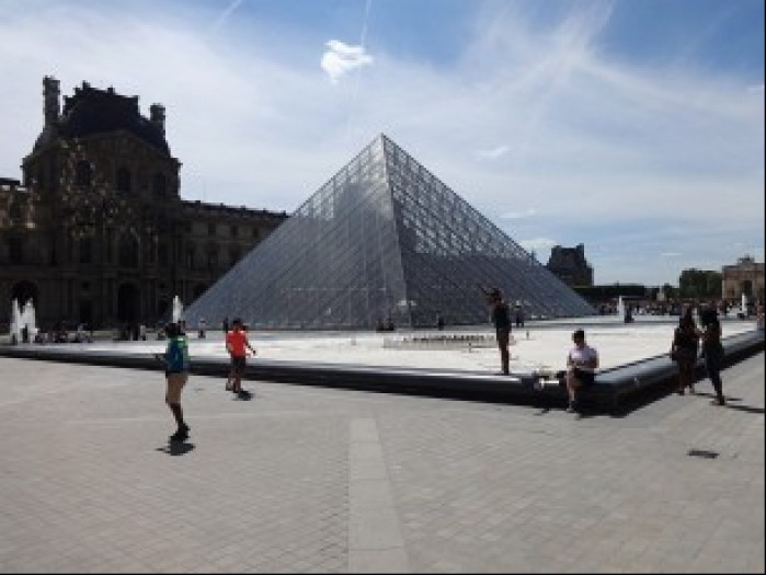 9 Palac krolewski Louvre